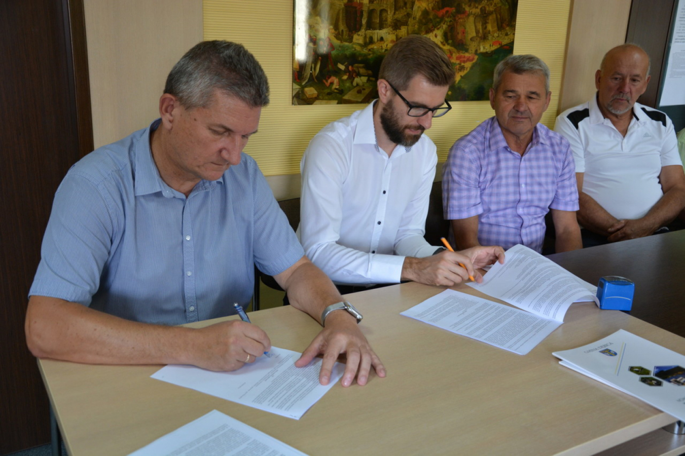 Umowa na budowę boiska w Kozłowie została zawarta