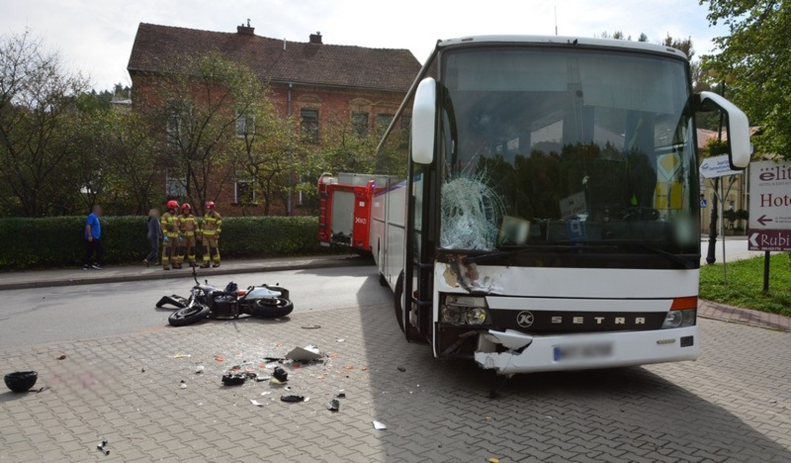 Iwonicz-Zdrój. Zderzenie autobusu z motocyklistą