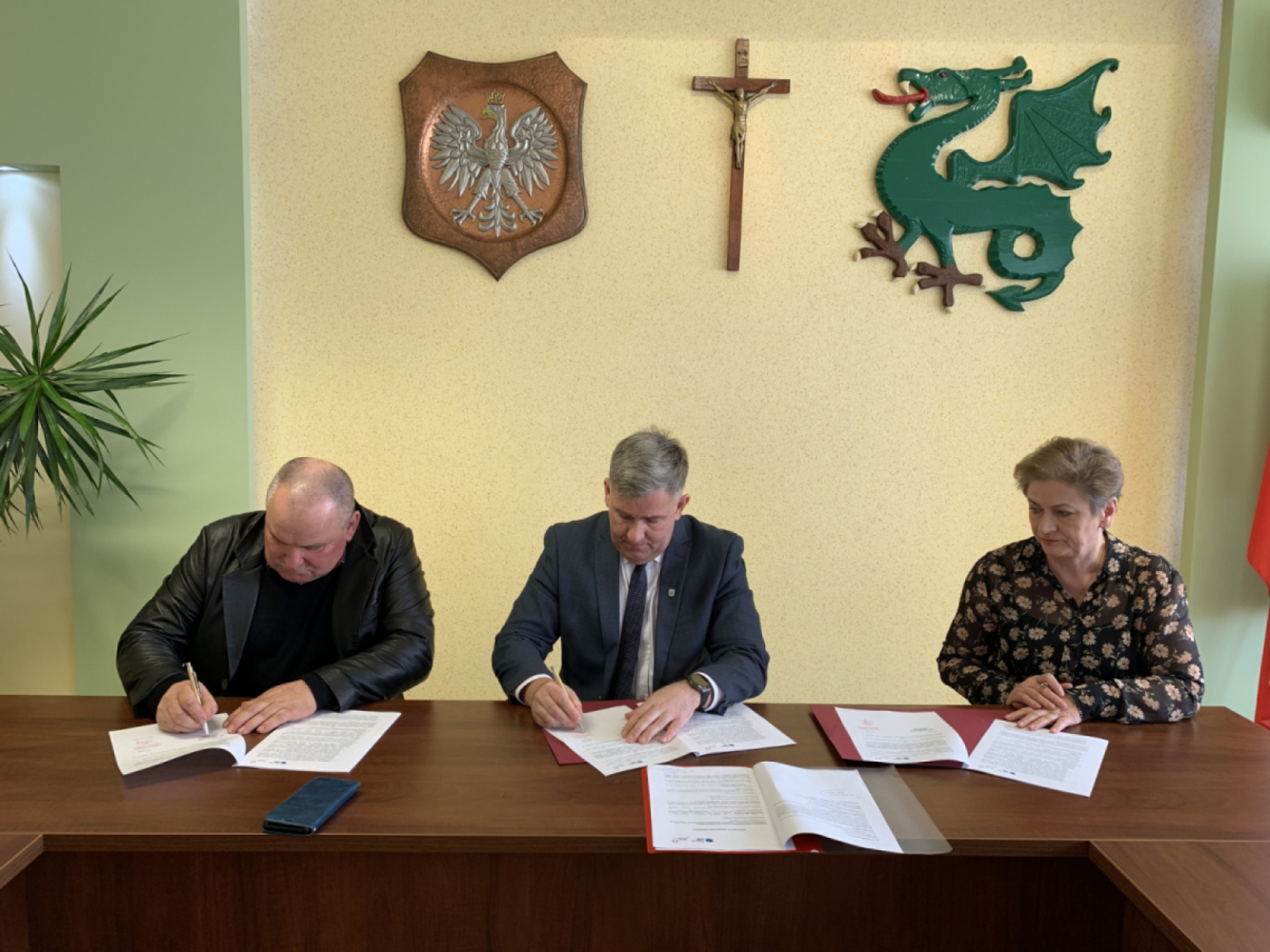Gmina Nowy Żmigród podpisała umowę na modernizację i przebudowę dróg gminnych